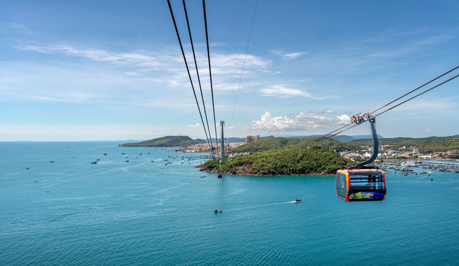 Hòn Thơm cable car & water park